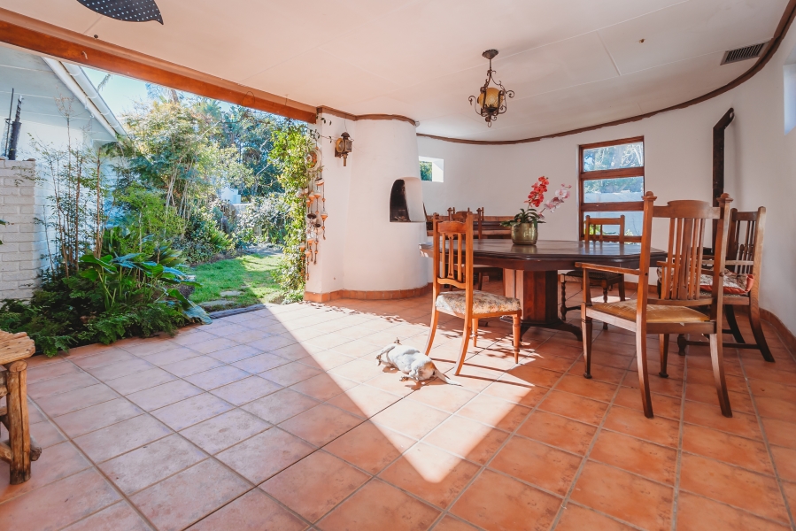 4 Bedroom Property for Sale in Glen Barrie Western Cape